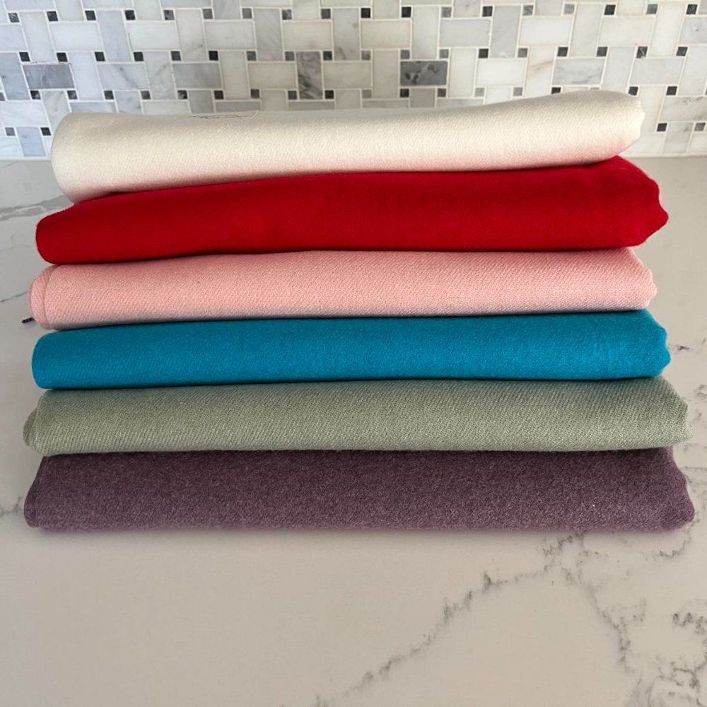 Soft warm scarf is a mixture of acrylic and cashmere condition is new - Picture 10 of 10